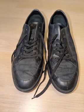 Louis Vuitton Men's Black Low-Top Lace-Up Sneakers